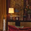 Credenza Kataï oro con piano in marmo nero di Guinea