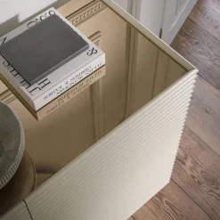 Credenza Patsy Elite a 4 ante in legno beige scanalato