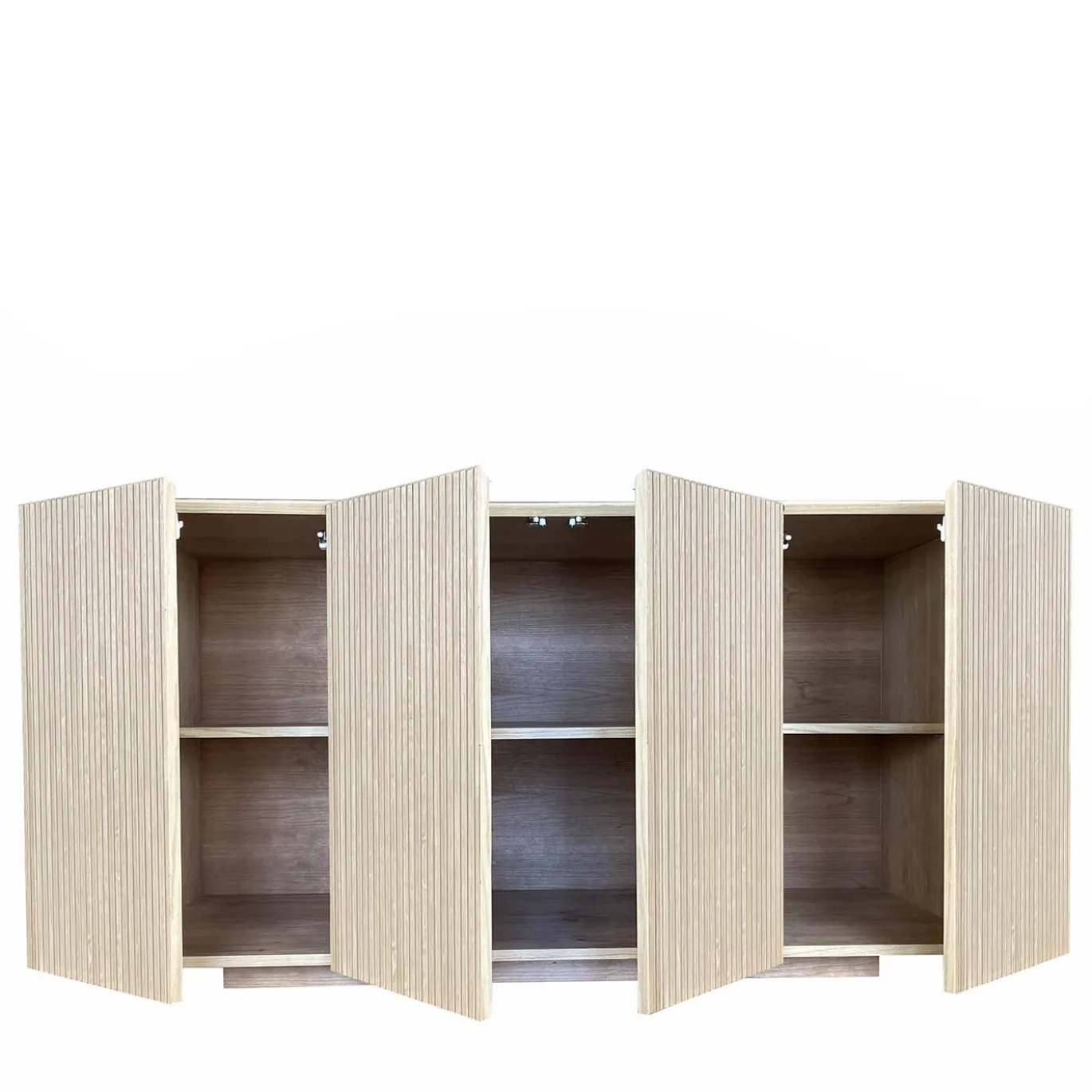 Credenza scanalata a 4 ante Boccadarno Nove di Meccani Studio