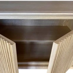 Credenza scanalata a 4 ante Fuga Bassa di Mascia Meccani
