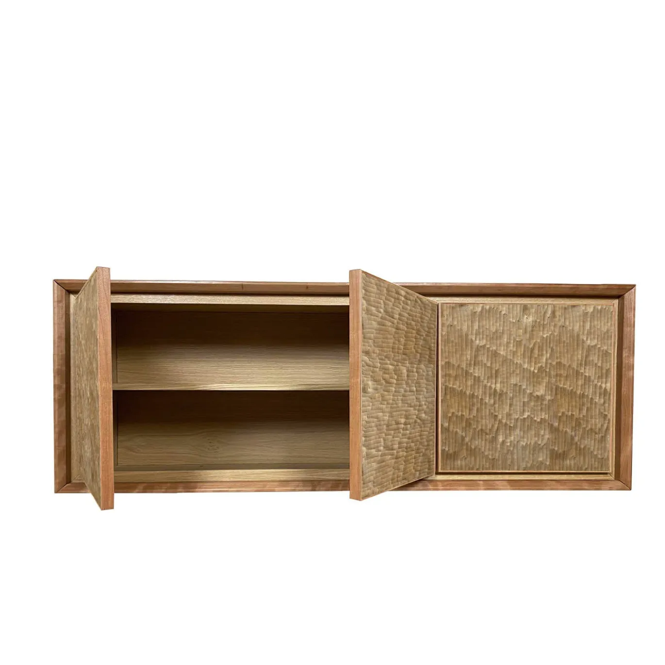 Credenza Scolpita a parete intagliata a 3 ante di Mascia Meccani