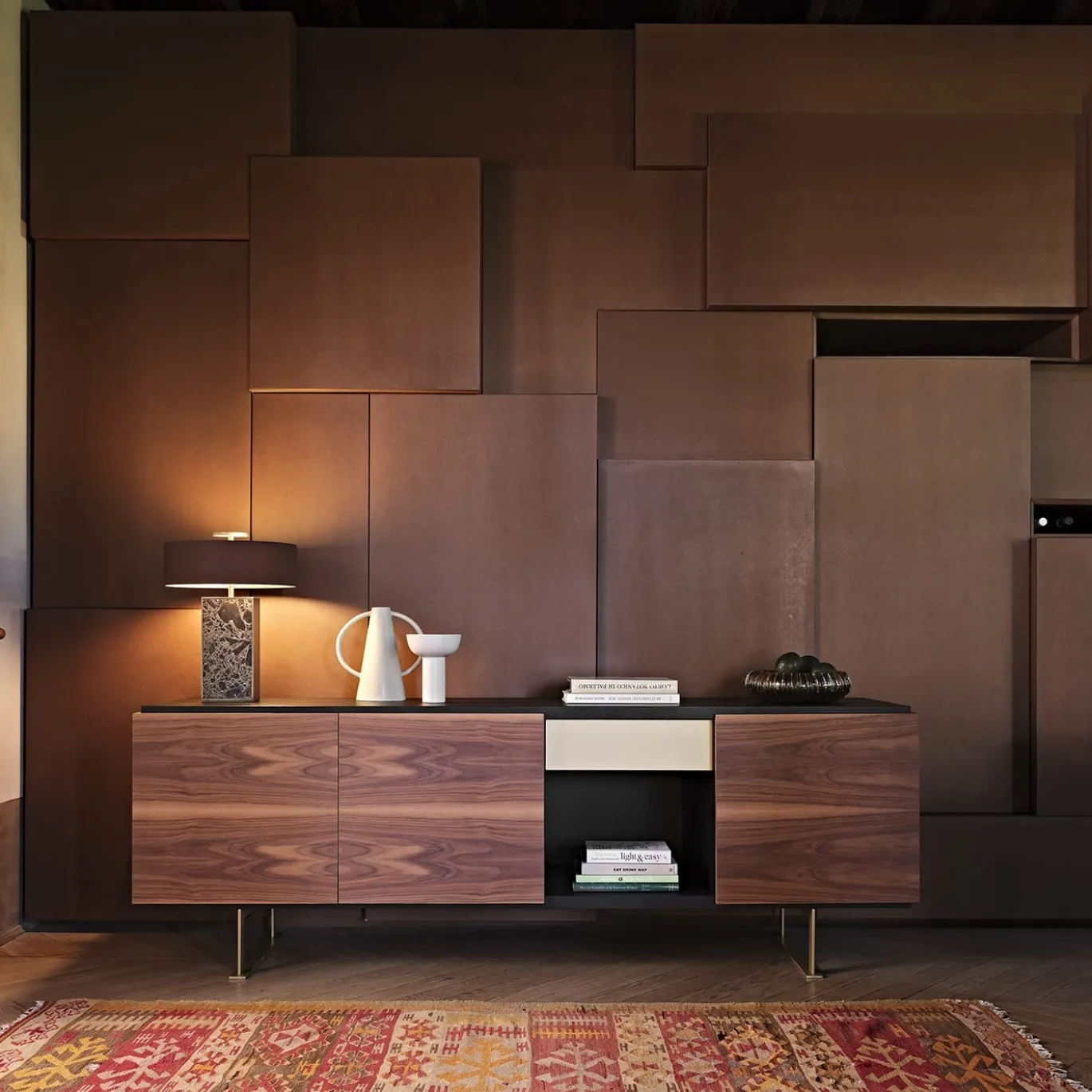 Credenza Sira in frassino finitura moka e noce canaletto