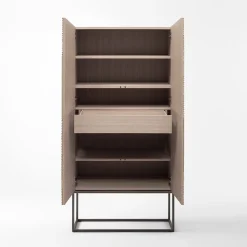 Credenza Stripes in legno naturale con base in ottone