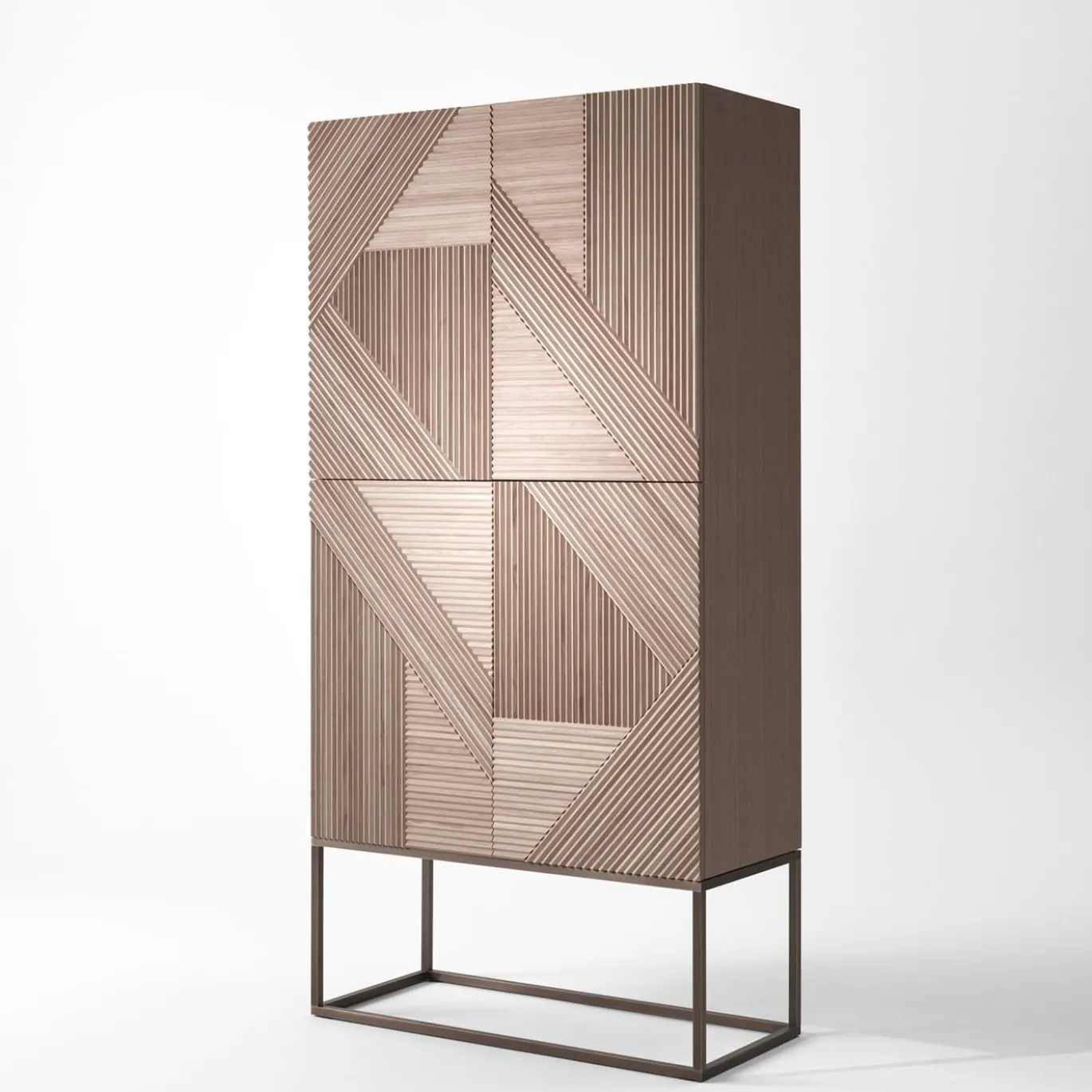 Credenza Stripes in legno naturale con base in ottone