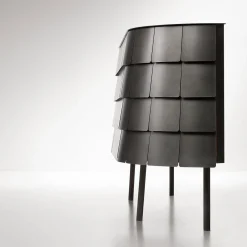 Credenza Yoroi in acciaio inox di Alessandro Masturzo