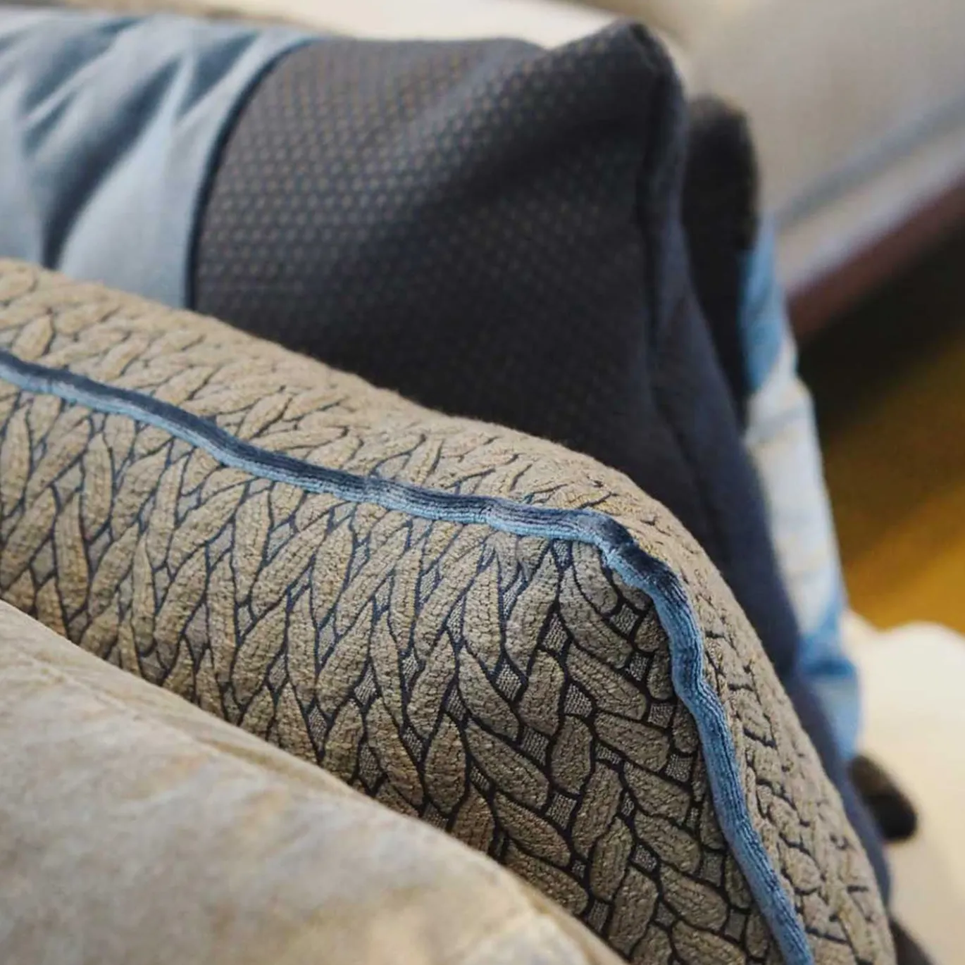 Cuscino a fascia Carrè Degradè in tessuto jacquard e velluto di seta