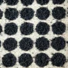 Cuscino Armoise quadrato in bouclé bianco e nero a pois