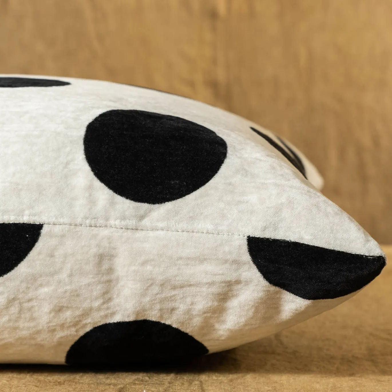 Cuscino Goccia a Pois Rettangolare in Velluto Bianco e Nero