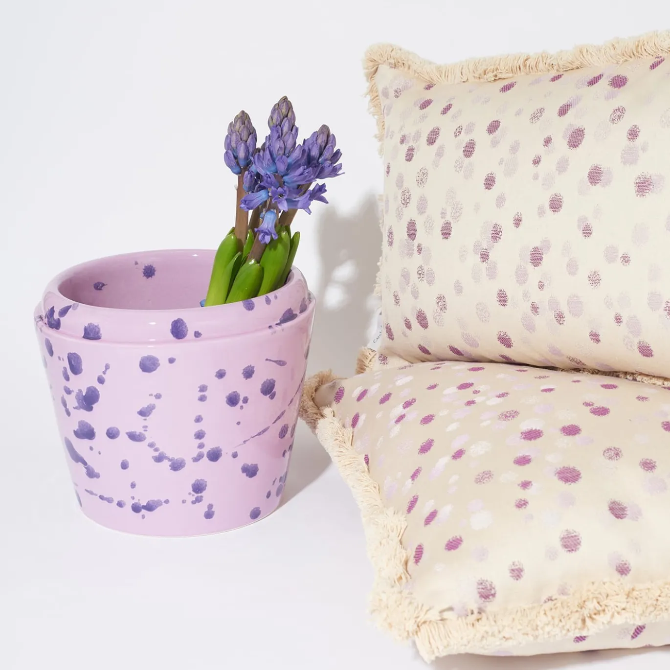 Cuscino grande con frange lilla e viola