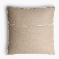 Cuscino in cashmere e seta beige con punto cavallo crema