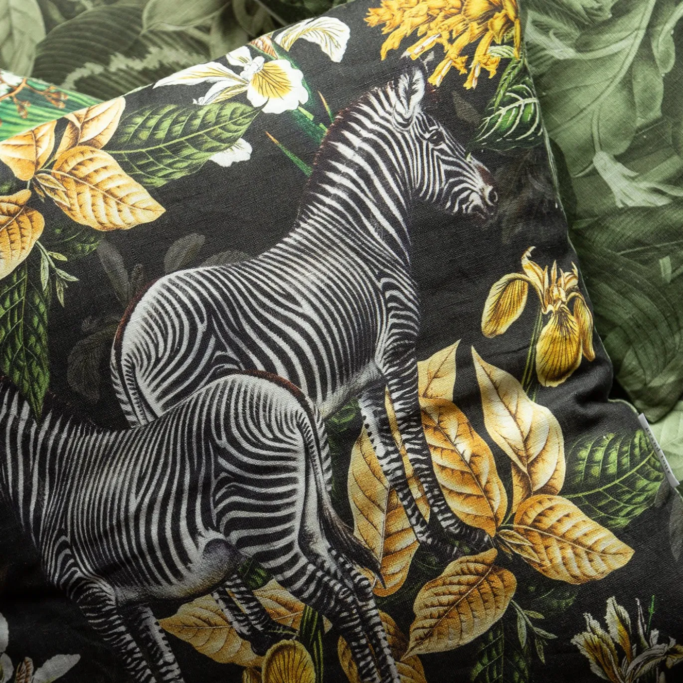 Cuscino in lino Animalia con zebre e vegetazione gialla