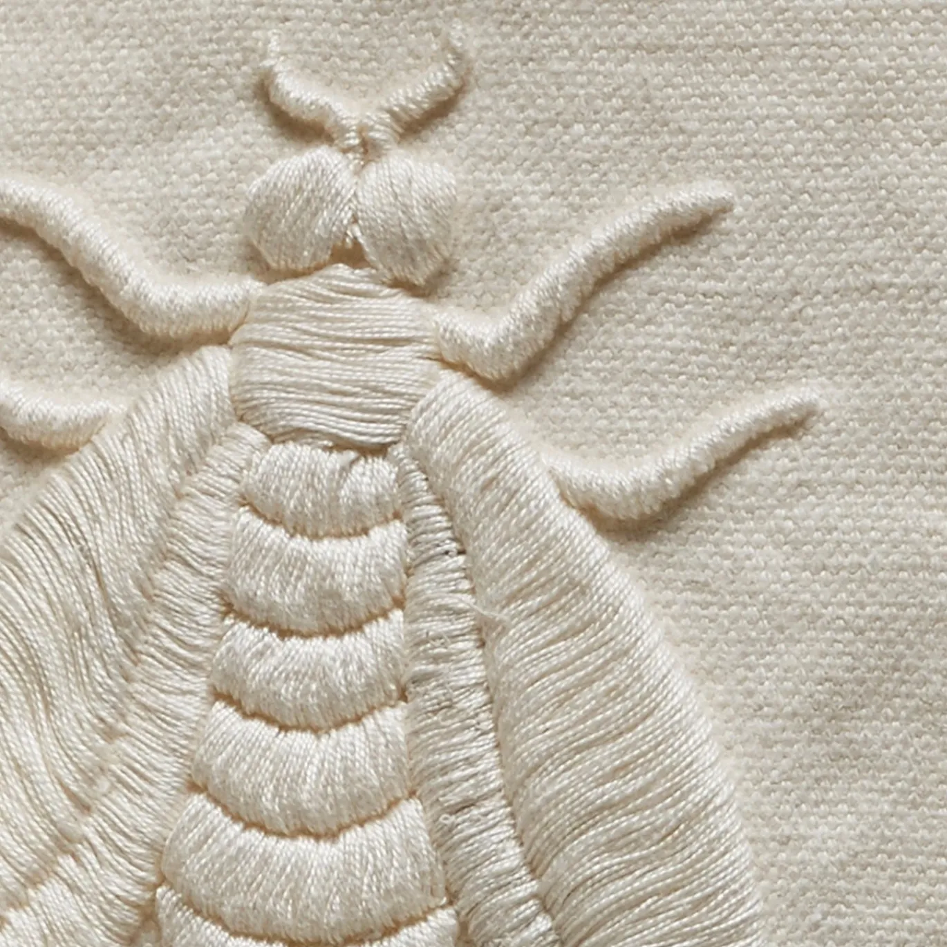 Cuscino in lino beige Natur Art con ricamo 3D di ape