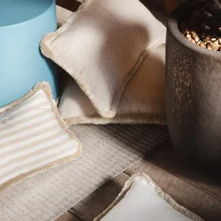 Cuscino in lino Happy bianco con frange beige