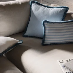 Cuscino in lino Happy bianco con frange azzurre