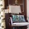 Cuscino in velluto plumage marrone