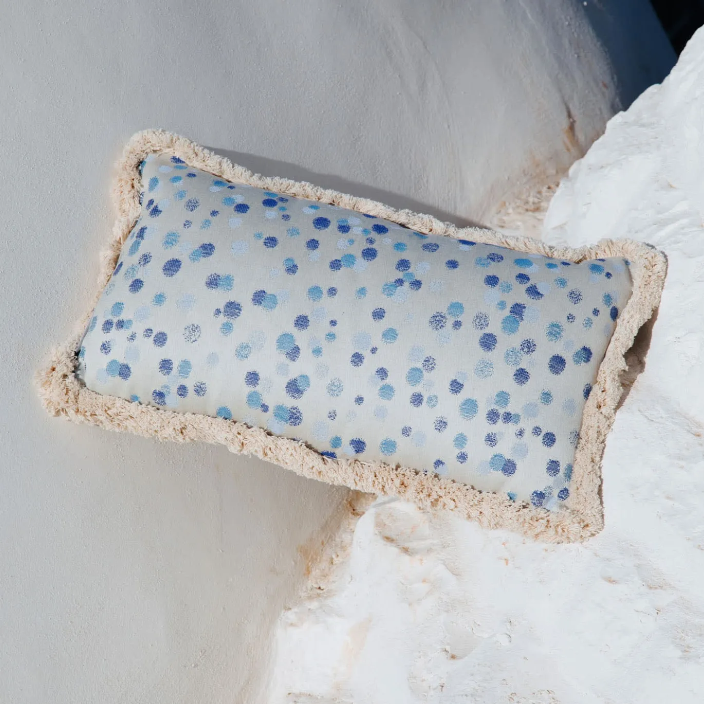 Cuscino piccolo Celeste e frange blu