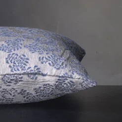 Cuscino quadrato Murcia in jacquard floreale argentato e blu