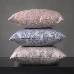 Cuscino quadrato Murcia in jacquard floreale argentato e blu