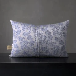 Cuscino rettangolare in jacquard blu e argentato con motivo floreale Murcia