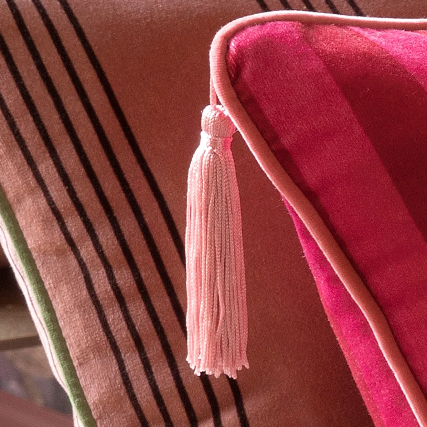 Cuscino Sweet Pillow rettangolare a righe rosso fragola e ciliegia