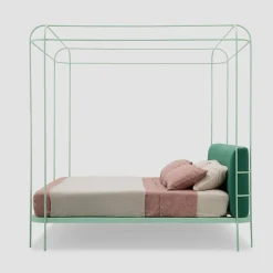 Dehors Letto Matrimoniale con Baldacchino in Ferro Verde Menta di Matteo Ragni