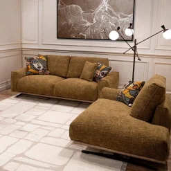 Divano Boboli giallo ocra con base in pelle marrone chiaro