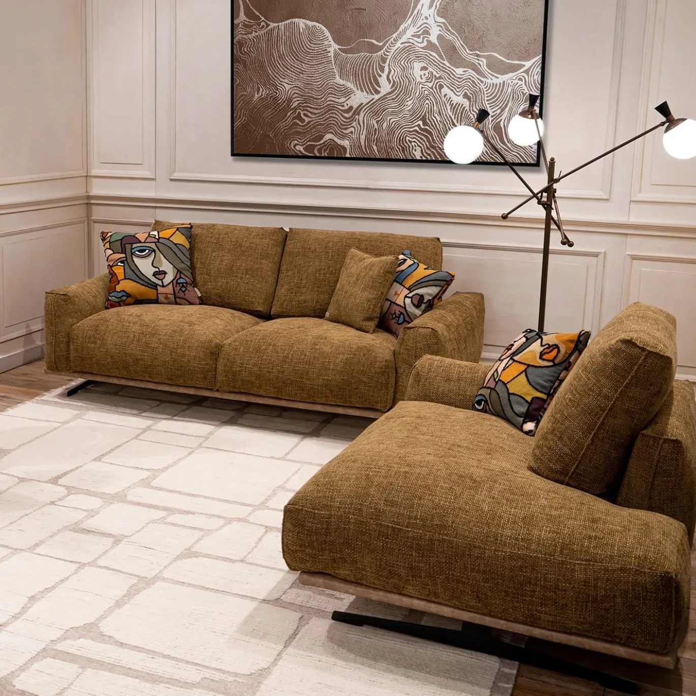 Divano Boboli giallo ocra con base in pelle marrone chiaro