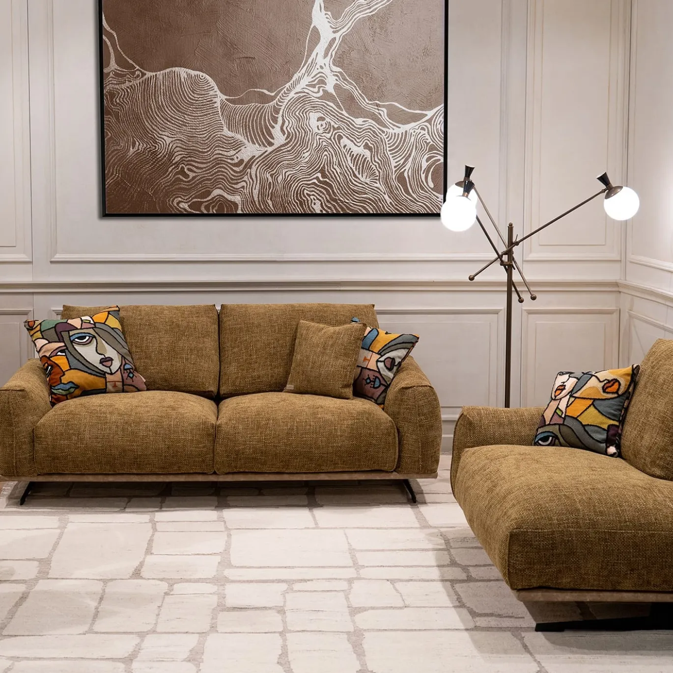 Divano Boboli giallo ocra con base in pelle marrone chiaro
