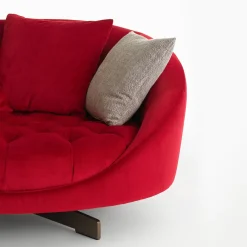 Divano Hill in Velluto Rosso di Studio MA
