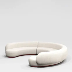 Divano modulare Yamata Curved bouclè pearl bush e legno lucido bordeaux di Artefatto Design Studio