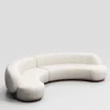 Divano modulare Yamata Curved Pearl Bush bouclé e legno lucido bordeaux di Artefatto Design Studio
