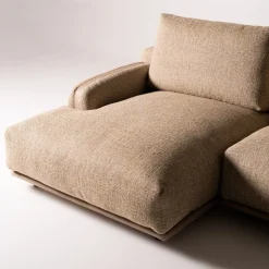 Divano Paloma in Tessuto Beige con Chaise Longue e Lato Libero