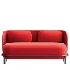 Divano rosso audace di Studio Pastina