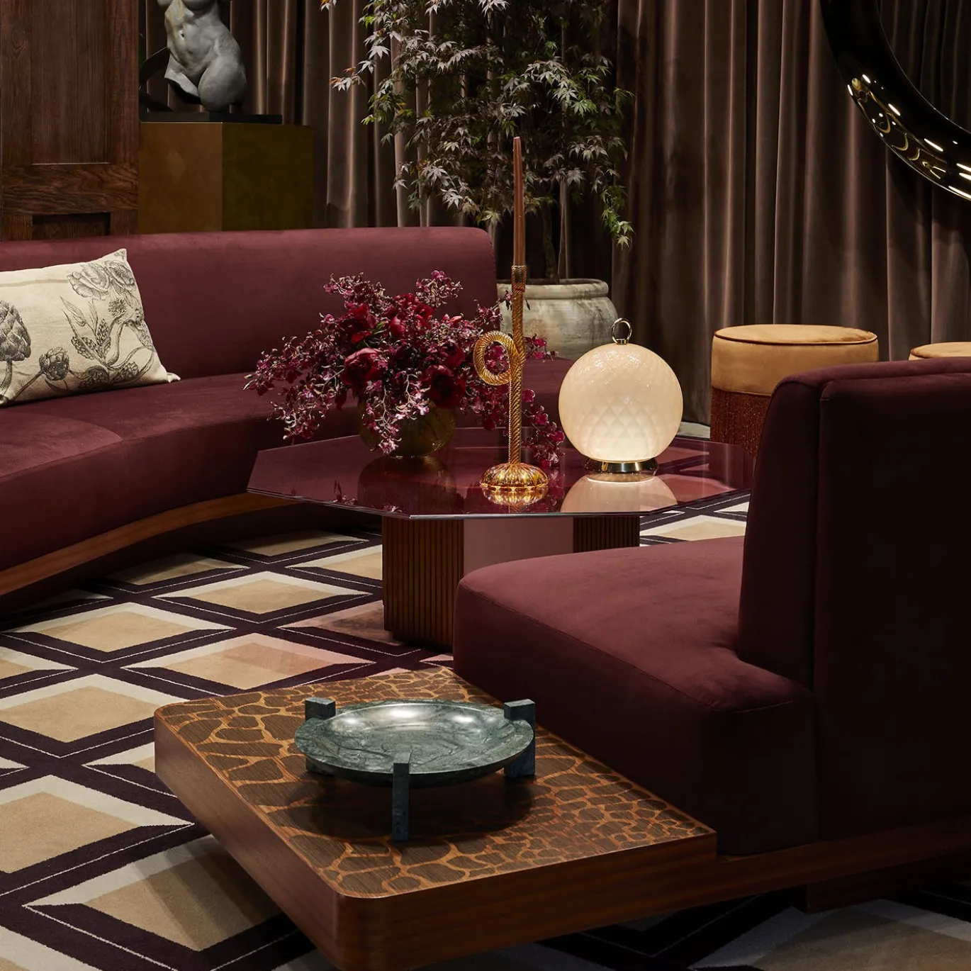 Divano Wild Back Curved Red Wine di Lorenza Bozzoli