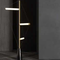 Ed047 Lampada da terra in ottone con base nera