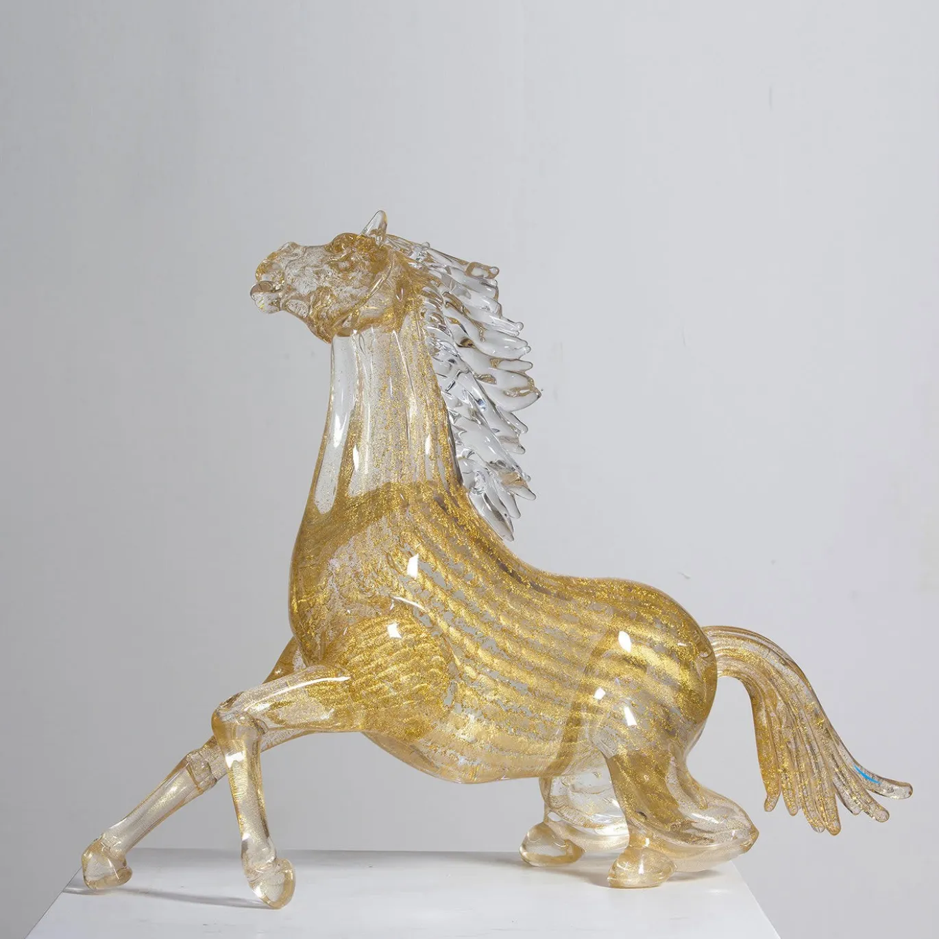 Figurina Cavallo Seduto Grande in Vetro Dorato