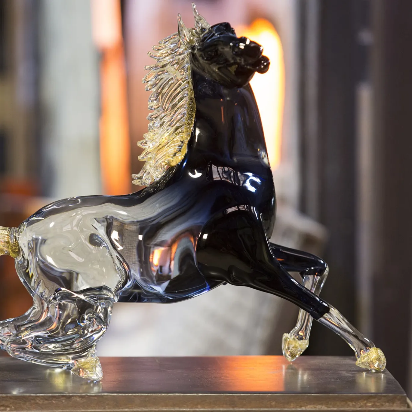 Figurina Cavallo Seduto Piccola in Vetro Nero