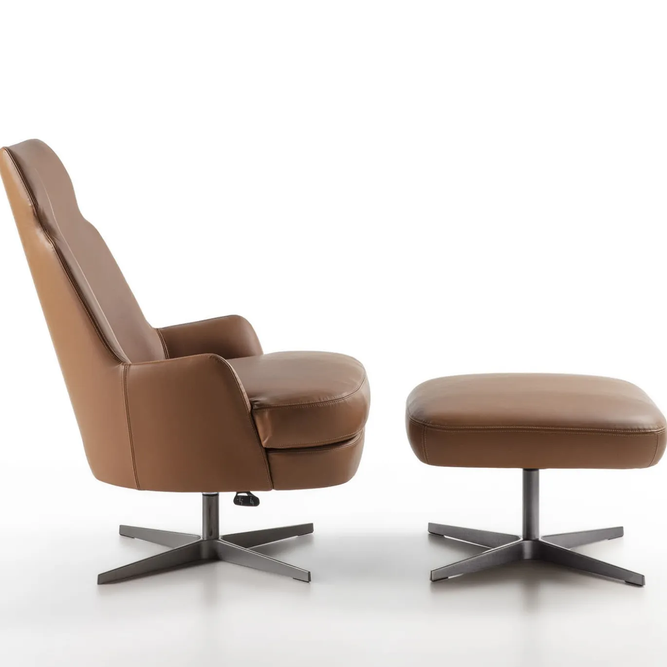 Forma Bergere girevole in pelle