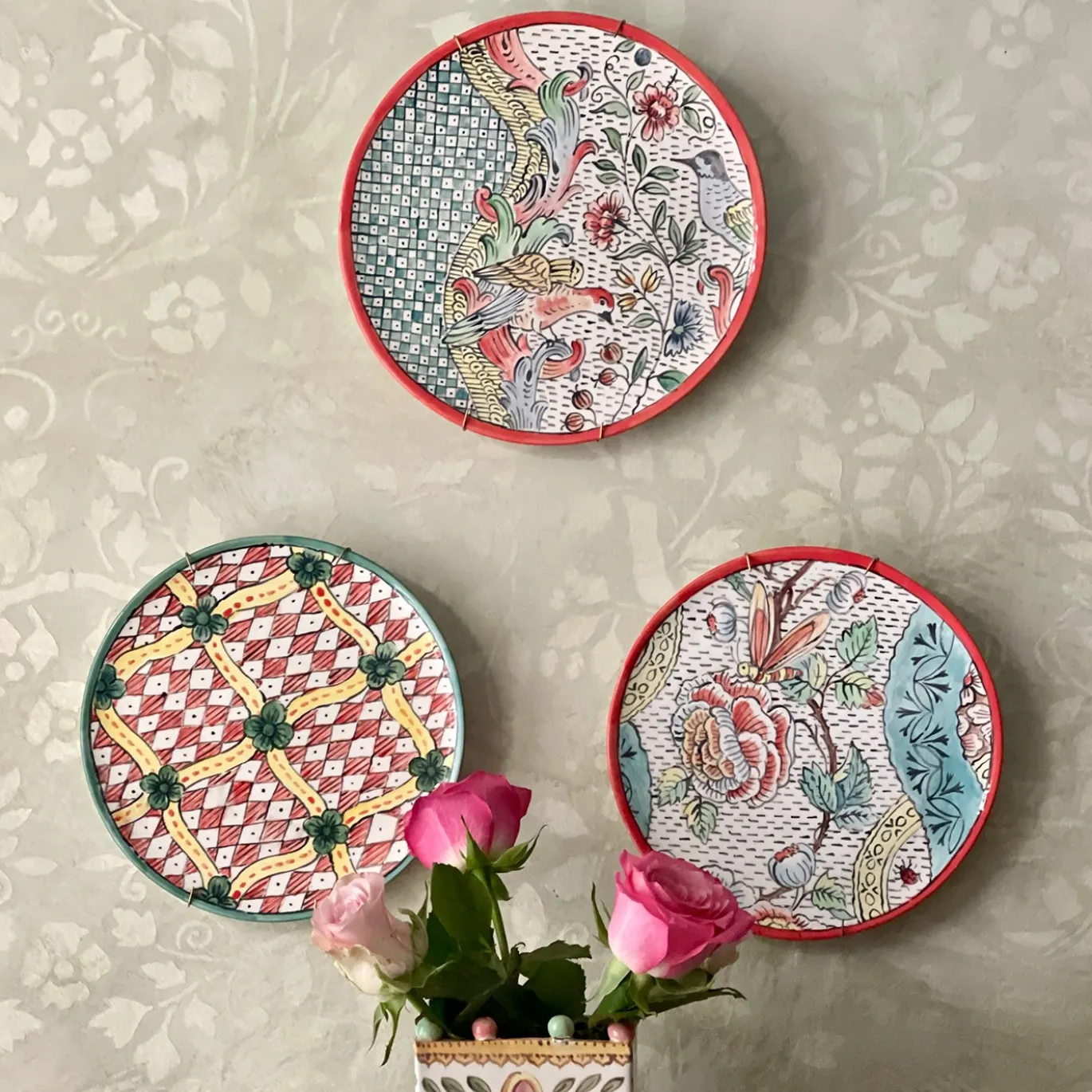 Frammento N.3 Piatto Decorativo in Ceramica Dipinto a Mano con Motivo Floreale