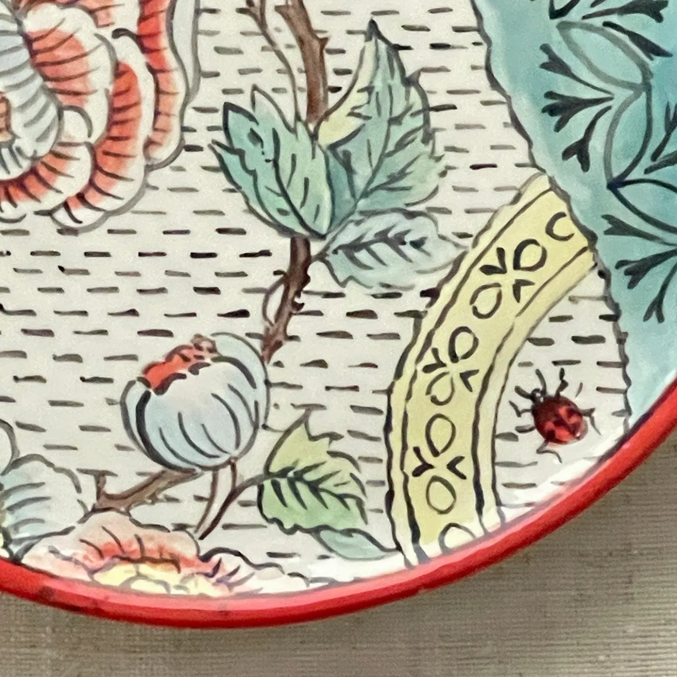 Frammento N.3 Piatto Decorativo in Ceramica Dipinto a Mano con Motivo Floreale