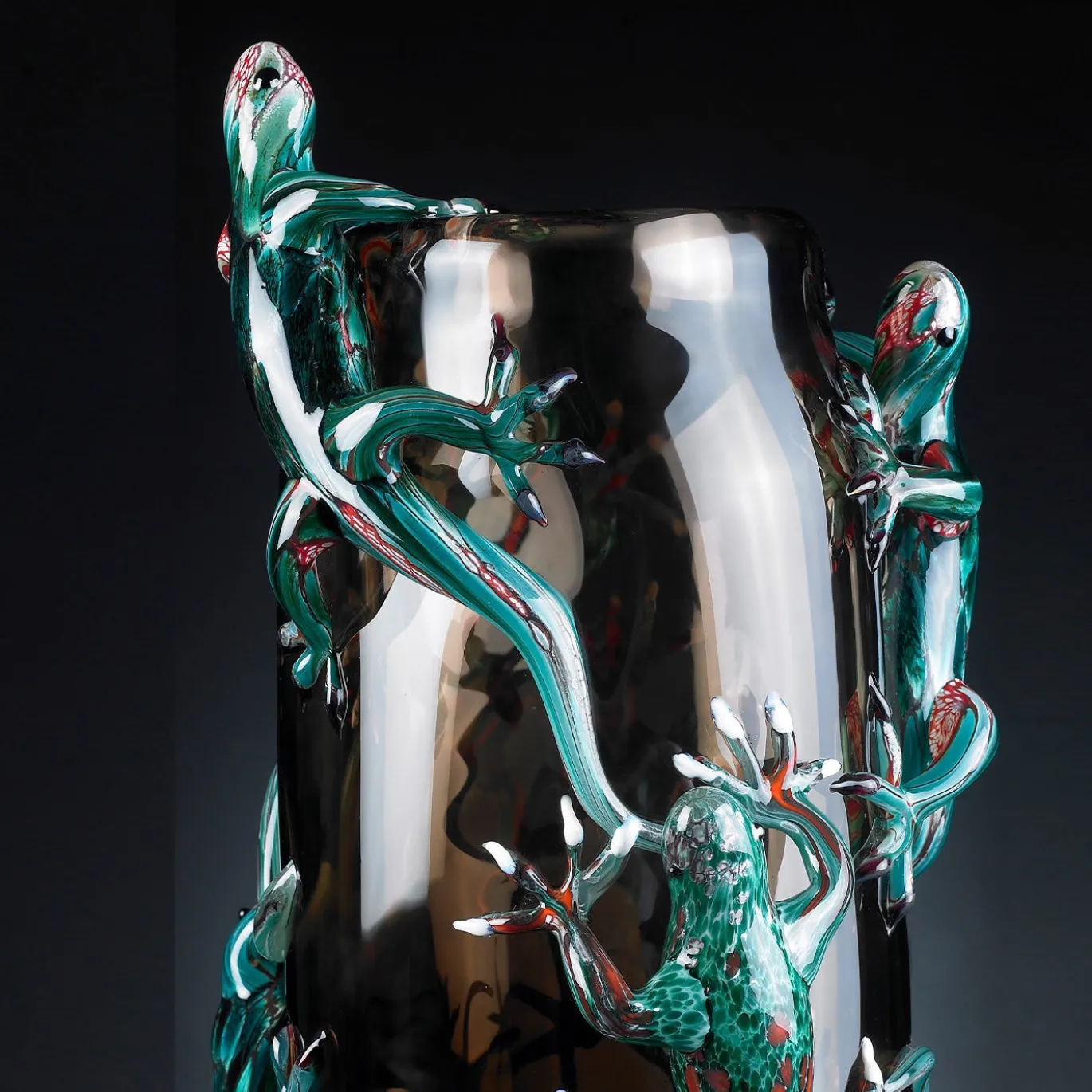 Grande vaso in bronzo con 8 gechi verdi