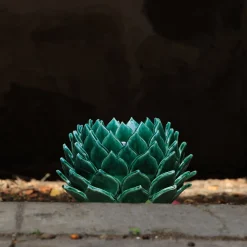 Il grande vaso in ceramica verde Cynaria