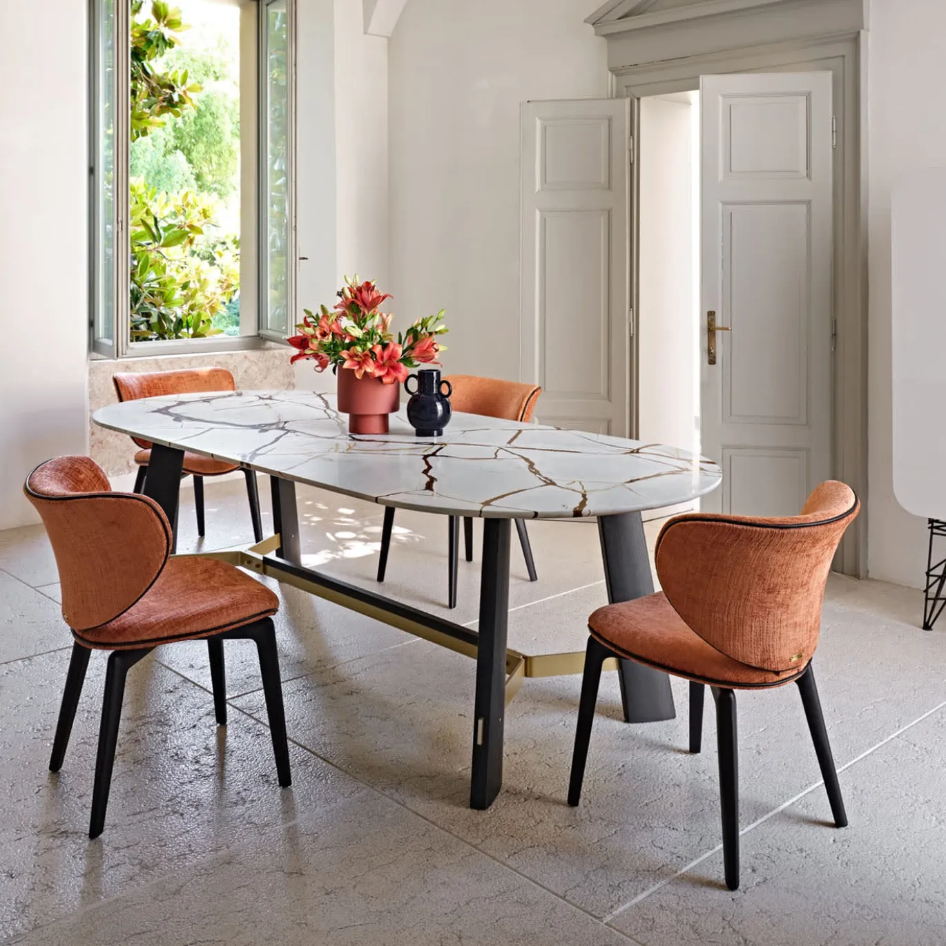 KELLY CHAIr