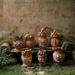 La Dama Di Corte Delle Pere Vaso figurativo in terracotta