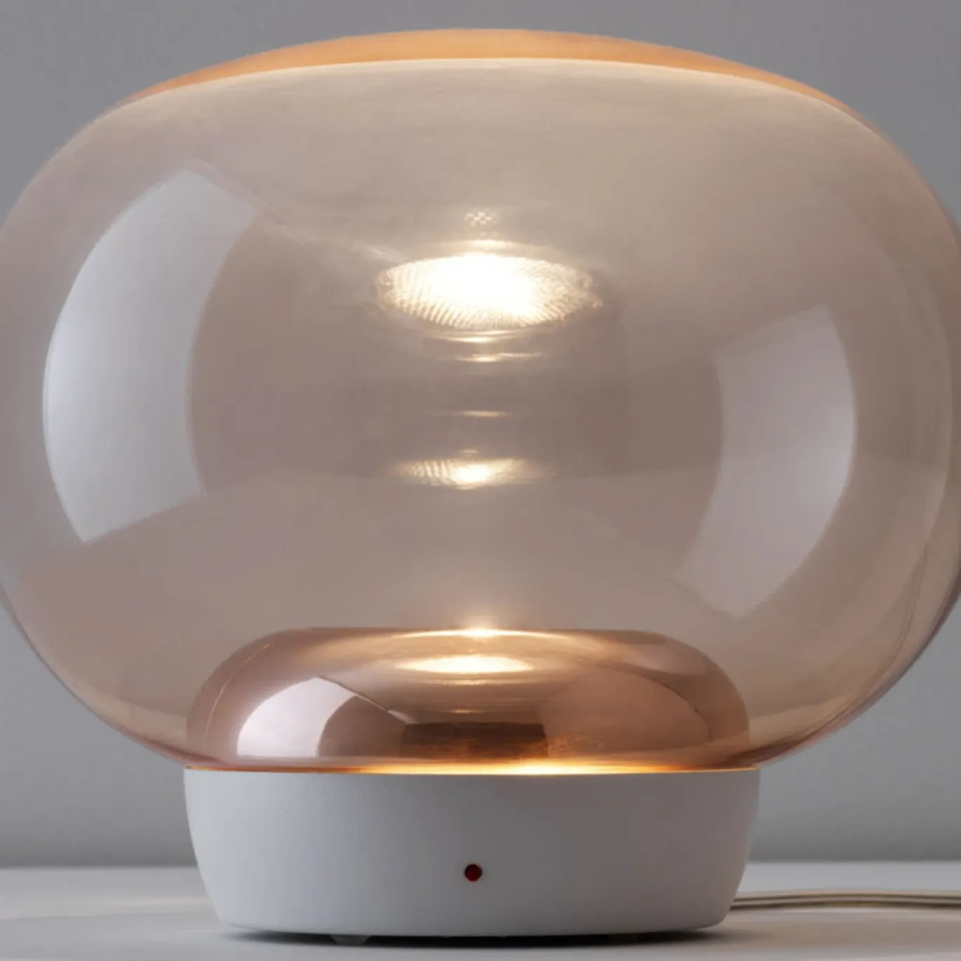 La lampada da tavolo rosa La Mariée di Mirco Crosatto