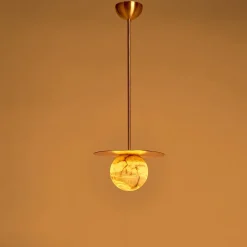 Lampada a sospensione Alabaster Mini Moon in ottone satinato