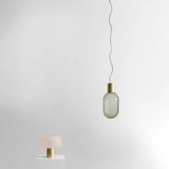 Lampada a sospensione Bloom in ottone naturale e vetro trasparente grigio #1