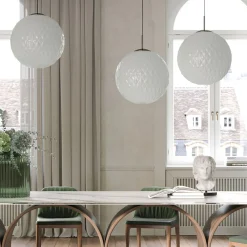 Lampada a sospensione in vetro opalino sferico Venice Moon