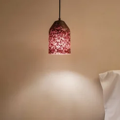Lampada a sospensione LAAB con foglie rosse e dettagli neri