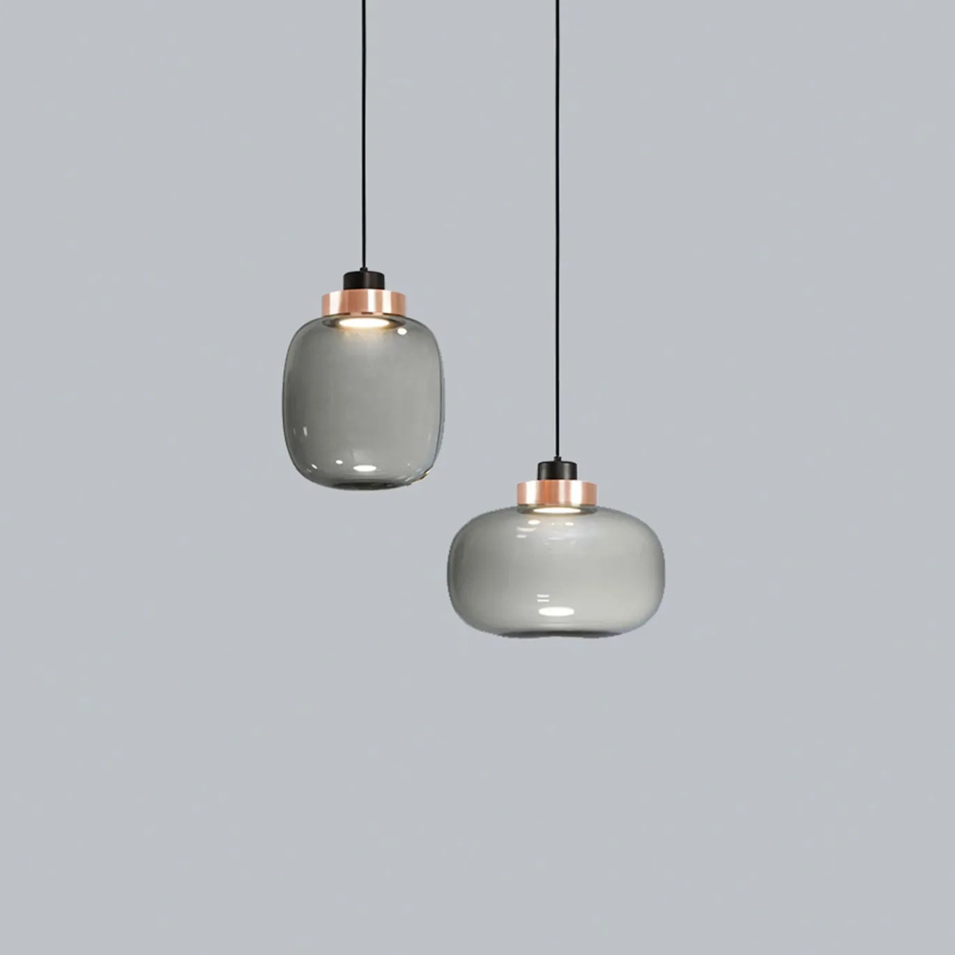 Lampada a sospensione Legier in vetro fumé con dettaglio in bronzo